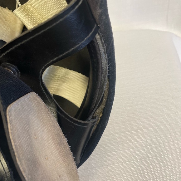 English riding helmet with chin strap - Picture 5 of 11